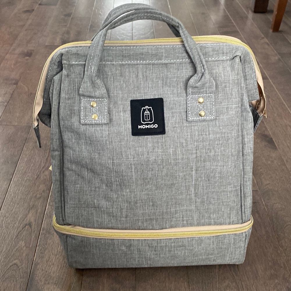 MOMIGO Breast-pump backpack. Never used. Gold detailing.